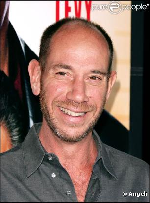 Miguel Ferrer est poursuivi par la National City Bank, qui lui réclame 142 000 dollars