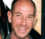 Miguel Ferrer est poursuivi par la National City Bank, qui lui réclame 142 000 dollars