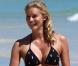 Une vidéo de la superbe Kelly Landry en bikini rouge...
