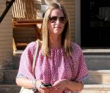Nicky Hilton : robe tunique légère et printanière... Le hippie chic lui va comme un gant ! 