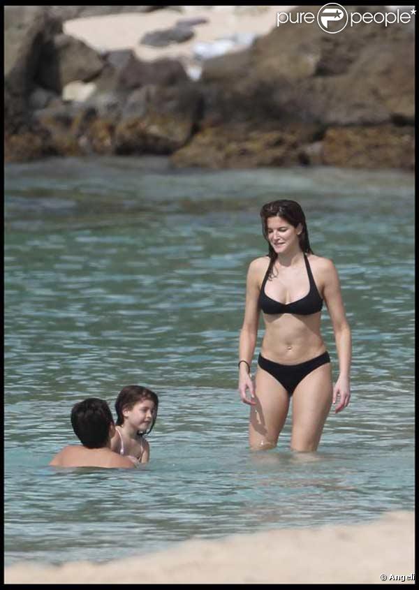 Stéphanie Seymour et ses enfants sur la plage des Flamands à St Barthelemy le 17 mars 2010
