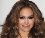 Jennifer Lopez, les cheveux lisses, est folle du lissage brésilien 