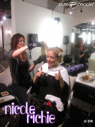 Nicole Richie lors de son lissage brésilien