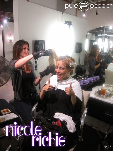 Nicole Richie lors de son lissage brésilien  
