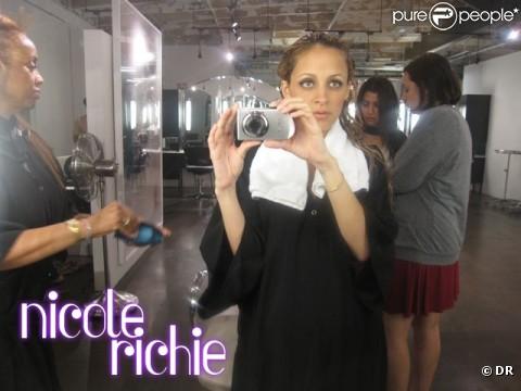Nicole Richie pendant sa séance de lissage brésilien à Los Angeles
