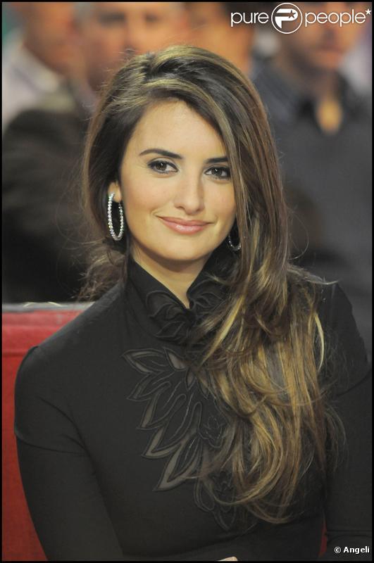 Penélope Cruz et ses cheveux lisses et brillants