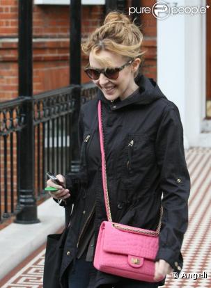 Kylie Minogue et Andres Velencoso à Londres le 22 mars 2010