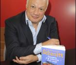 Eric-Emmanuel Schmitt lors du Salon du livre à Paris le 28 mars 2010