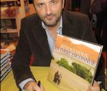 Frédéric Lopez lors du Salon du livre à Paris le 28 mars 2010
