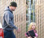Le mari de Sandra Bullock, Jesse James, conduit sa fille à l'école en mars 2010. 