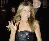 Jennifer Aniston et Gerard Butler sortant du restaurant El Lando à Madrid, le 30 mars 2010. Ils sont ensuite allés voir un spectacle de Flamenco à Corral della Moreria.<br />