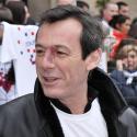 Regardez Mustapha El Atrassi faire fumer un joint à Jean-Luc Reichmann... et se faire charrier par Denis Brogniart !
