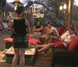 Kelly propose des entretiens individuels avec elle et Francky à tous les fermiers qui voudraient en savoir plus sur la vie à l'extérieur !  