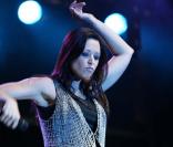 Natasha St-Pier dans un merveilleux gilet (y'a des trous plus grands pour les bras !), le 11 juin 2009 !