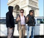 David Charvet, Mickaël Vendetta et Greg Basso sortent de la limousine... devant l'Arc de Triomphe(9 avril 2010 à Paris)