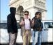 David Charvet, Mickaël Vendetta et Greg Basso sortent de la limousine... devant l'Arc de Triomphe(9 avril 2010 à Paris)