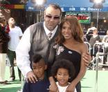 Toni Braxton, Keri Lewis et leurs enfants, à l'avant-première du film  Madagascar 2 , à Westwood, le 26 octobre 2010 !