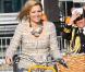 Ça y est, la princesse Maxima des Pays-Bas sait... faire du vélo !