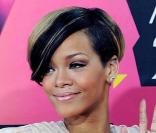 La chanteuse Rihanna : une véritable fashionista qui n'a peur de rien question coiffure ! 