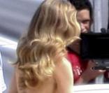 Gisele Bündchen sur la plage, en train de tourner un nouveau spot de pub...