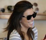 Eva Longoria en pleine séance shopping à Los Angeles. Le 21 avril 2010