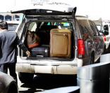 Le 24 avril 2010, le Palais Royal annonçait la rupture des fiançailles de Madeleine de Suède et de Jonas Bergström. Dans la foulée, la princesse prenait l'avion pour retourner à ses activités à New York...