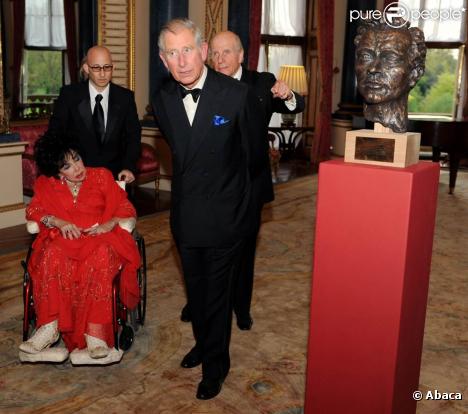 Le 29 avril 2010, à l'occasion du soixantenaire du Royal Welsh College of Music and Drama à Buckingham, un hommage était rendu à Richard Burton. Liz Taylor n'a pu retenir ses larmes...