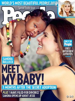 Sandra Bullock en couverture de People avec son fils Louis Bardo