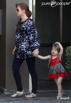Isla Fisher et sa fille Olive à West Hollywood le 4 mai 2010 