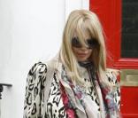 Claudia Schiffer à Londres, à la sortie de son domicile avec son époux Matthew Vaughn. Le 6 mai 2010