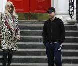 Claudia Schiffer à Londres, à la sortie de son domicile avec son époux Matthew Vaughn. Le 6 mai 2010