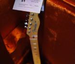 La soirée de ventes aux enchères caritatives au profit des sinistrés de Haïti, le 6 mai 2010 à New York : la guitare de Bruce Springsteen 