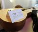 La soirée de ventes aux enchères caritatives au profit des sinistrés de Haïti, le 6 mai 2010 à New York : la guitare de Taylor Swift 
