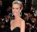 Eva Herzigova lors de la montée des marches à Cannes le 16 mai 2010