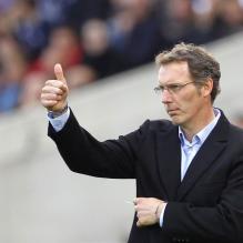 Successeur de Raymond Domenech à la tête de l'équipe de France, Laurent Blanc touchera 225% du salaire de son prédécesseur !