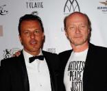 Cannes - Soirée Artsits for Peace and Justice, au VIP Room Palm Beach,  le 20 mai 2010 : Jean-Roch et Paul Haggis 