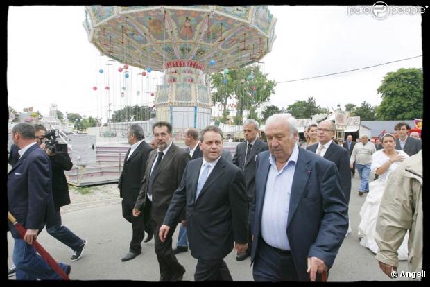 Xavier Bertrand et Marcel Campion à la Foire du Trône en 2008 : l'ancien ministre est venu témoigner au procès du roi des forains pour injure à fonctionnaire, le 21 mai 2010