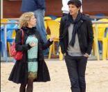 Andres Velencoso sur la plage de Tossa, en plein tournage d'un show tv