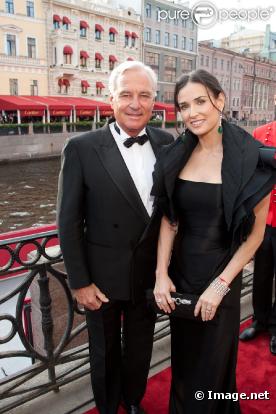 Bernard Fornas, président de Cartier international et Demi Moore, lors de la soirée Cartier à Saint Petersbourg le 22 mai 2010 