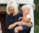 Gwen Stefani, Gavin Rossdale, Zuma et Kingston vont chez des amis pour un barbecue, à West Hollywood. Mai 2010