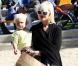 Gwen, Gavin et leurs deux bouts d'chou vont faire du shopping, puis se rendent au parc, à Malibu. Mai 2010