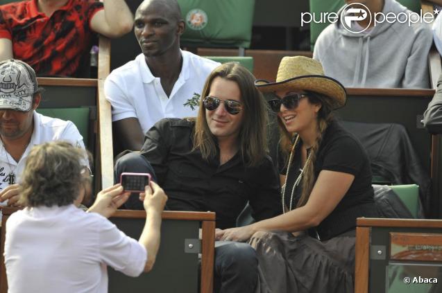 Hélène Ségara et Mathieu Lecat, son époux, au tournoi de Roland-Garros. 2/06/2010