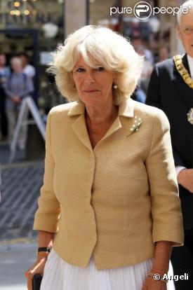 Camilla Parker Bowles, rétablie de son accident, visite le Scottish Storytelling Centre. 2/06/2010 