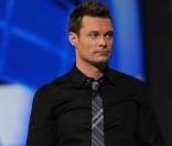 Ryan Seacrest en total look Burberry