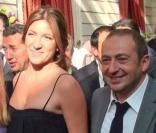 Gilbert et Nicole Coullier, Patrick Timsit et sa compagne Sophie, enceinte, entourent Nicolas Sarkozy. Le 20 mai 2010 