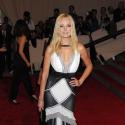 La très belle Malin Akerman, prise entre les feux de Bruce Willis et Forest Whitaker !