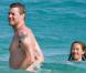 Quand il n'opère pas, Eric Dane alias Dr Glamour profite des baignades en amoureux.