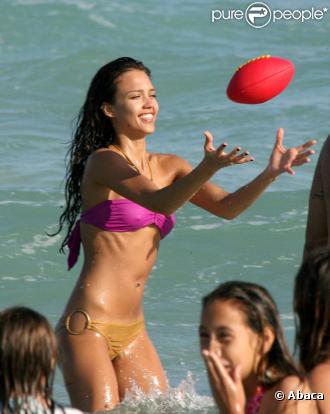 Jessica s'éclate comme une petite folle à Miami !