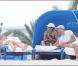 Halle Berry, fraîchement séparée de Gabriel Aubry, se console, entourée de beaux garçons sur le sable de Miami