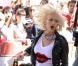 Christina Aguilera : plus platine que jamais, elle est devenue le sosie de Cyndi Lauper !
